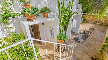 House With Private Pool and Garden 4 min to Beach