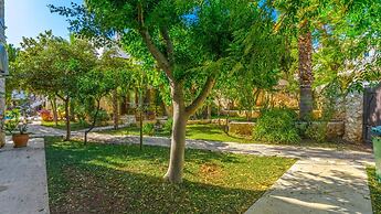 House With Private Pool and Garden 4 min to Beach