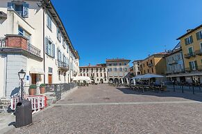 Il Nido Del Cigno Pied Dans L'eau