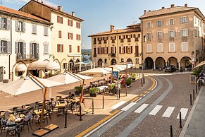 Il Nido Del Cigno Pied Dans L'eau