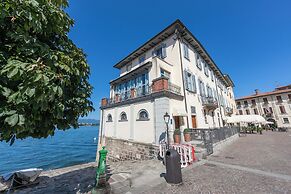 Il Nido Del Cigno Pied Dans L'eau