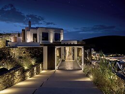 Semeli Coast Mykonos, Curio Collection by Hilton