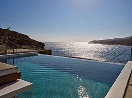 Semeli Coast Mykonos, Curio Collection by Hilton