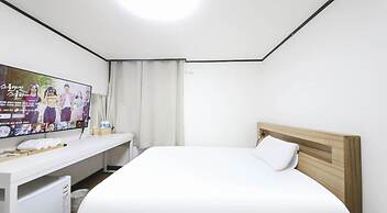 THE OAKRA HOTEL