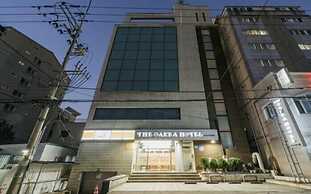 THE OAKRA HOTEL