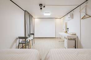THE OAKRA HOTEL