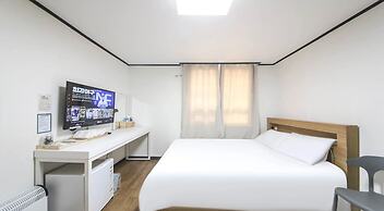 THE OAKRA HOTEL