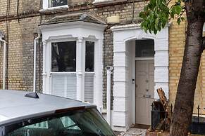 Vibrant 1BD Home With Outdoor Patio - Hammersmith!
