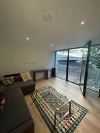 Modern 1BD Flat Near River Thames, Battersea!