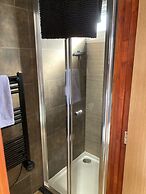 2br-sleeps3-parking-nearbeach