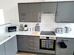 2-bed Apartment, Parking Including, Sleeps 4