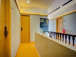 Super OYO 93064 Alhesa Residence