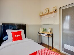 Super OYO 93064 Alhesa Residence
