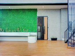 Super OYO 93064 Alhesa Residence