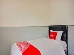 Super OYO 93064 Alhesa Residence