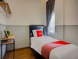 Super OYO 93064 Alhesa Residence