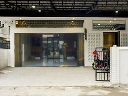 Super OYO 93064 Alhesa Residence