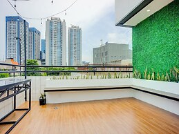 Super OYO 93064 Alhesa Residence