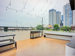 Super OYO 93064 Alhesa Residence