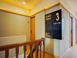 Super OYO 93064 Alhesa Residence