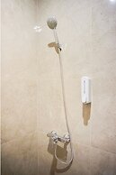 Super OYO 93064 Alhesa Residence