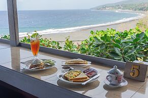 Manta Cottages with Sea View