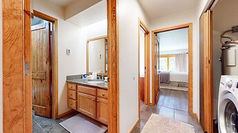 Snowcreek Iii #452 3 Bedroom Condo by RedAwning