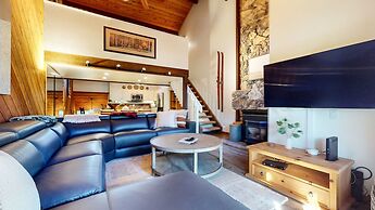 Snowcreek Iii #452 3 Bedroom Condo by RedAwning