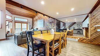 Snowcreek Iii #452 3 Bedroom Condo by RedAwning