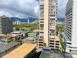 Chic Waikiki Skytower Apartment 1 Bedroom Condo by Redawning