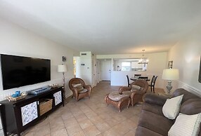 114 El Matador 1 Bedroom Condo by RedAwning