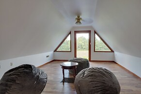 Spacious Mcminnville Vacation Home w/ Gas Grill!