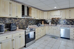 Spacious Mcminnville Vacation Home w/ Gas Grill!