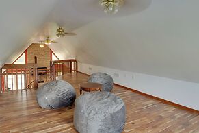 Spacious Mcminnville Vacation Home w/ Gas Grill!