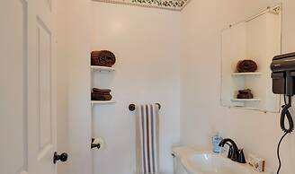 Spacious Mcminnville Vacation Home w/ Gas Grill!