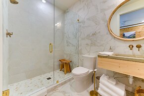 Modern Turnerville Cabin w/ Hot Tub & Scenic Views