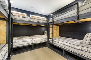 Modern Turnerville Cabin w/ Hot Tub & Scenic Views