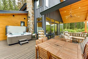 Modern Turnerville Cabin w/ Hot Tub & Scenic Views