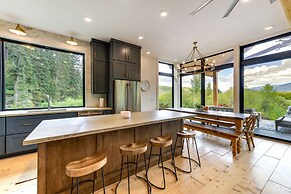 Modern Turnerville Cabin w/ Hot Tub & Scenic Views