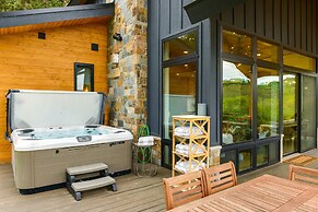 Modern Turnerville Cabin w/ Hot Tub & Scenic Views