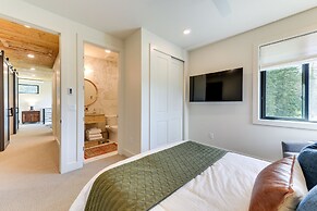 Modern Turnerville Cabin w/ Hot Tub & Scenic Views