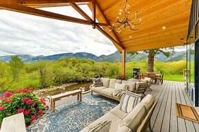 Modern Turnerville Cabin w/ Hot Tub & Scenic Views