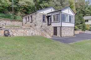 Updated + Modern Waynesville Cottage w/ Fire Pit