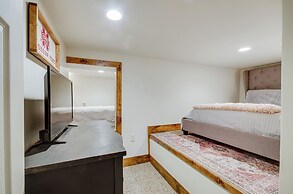 Mississippi Retreat w/ Hot Tub, Deck & Lake Views!