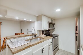 Mississippi Retreat w/ Hot Tub, Deck & Lake Views!