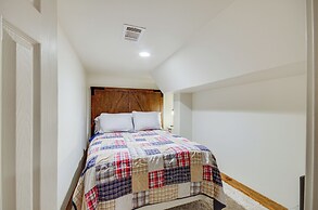 Mississippi Retreat w/ Hot Tub, Deck & Lake Views!