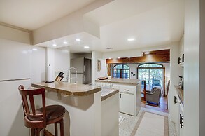 Mississippi Retreat w/ Hot Tub, Deck & Lake Views!