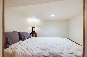 Mississippi Retreat w/ Hot Tub, Deck & Lake Views!