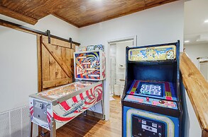 Mississippi Retreat w/ Hot Tub, Deck & Lake Views!