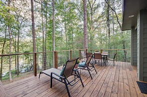 Mississippi Retreat w/ Hot Tub, Deck & Lake Views!